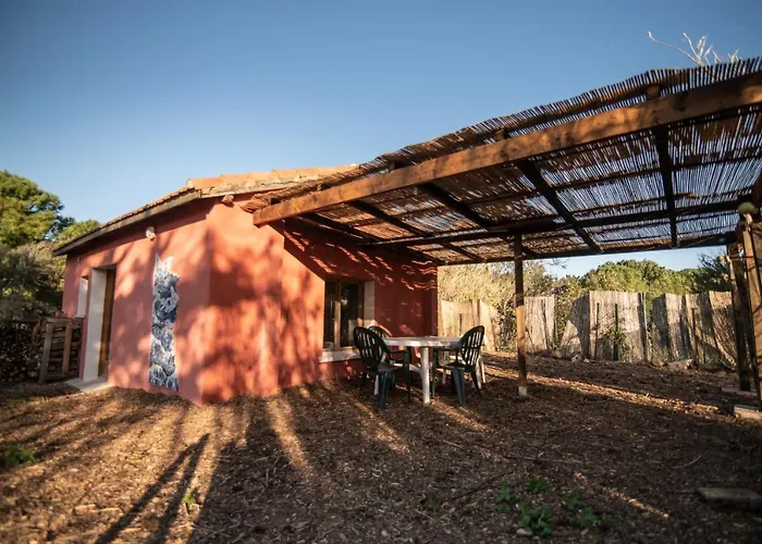 De L'oasis* De La Pastissiere, Un Eco Lieu En Permaculture Сasa de vacaciones *